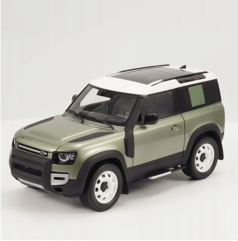 Picture of Land Rover Defender 90 Model 1:18 Scale in Green