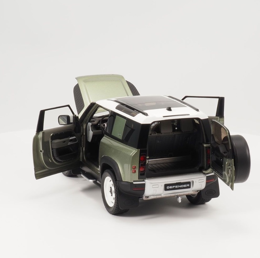 Picture of Land Rover Defender 90 Model 1:18 Scale in Green