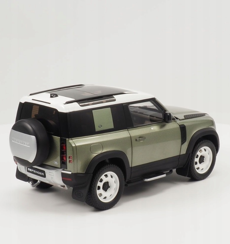 Picture of Land Rover Defender 90 Model 1:18 Scale in Green