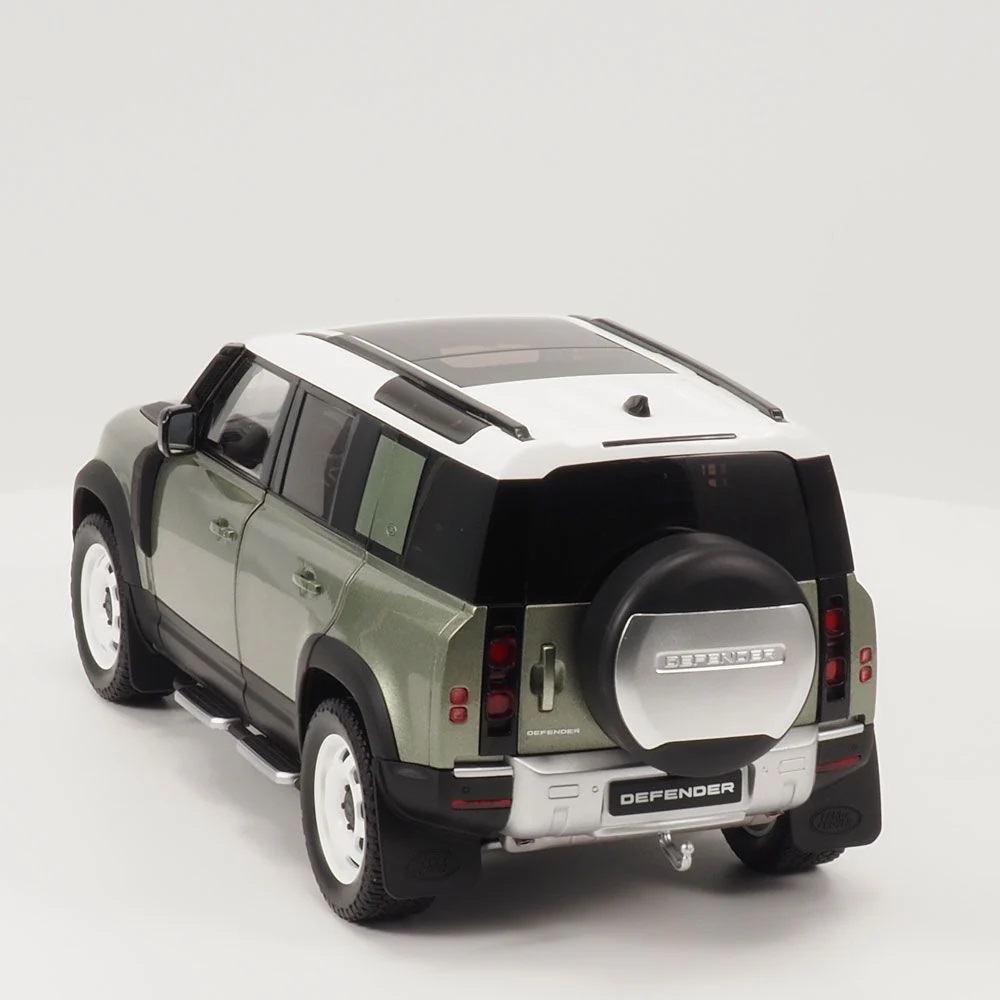 Picture of Land Rover Defender 110 Model 1:18 Scale in Green