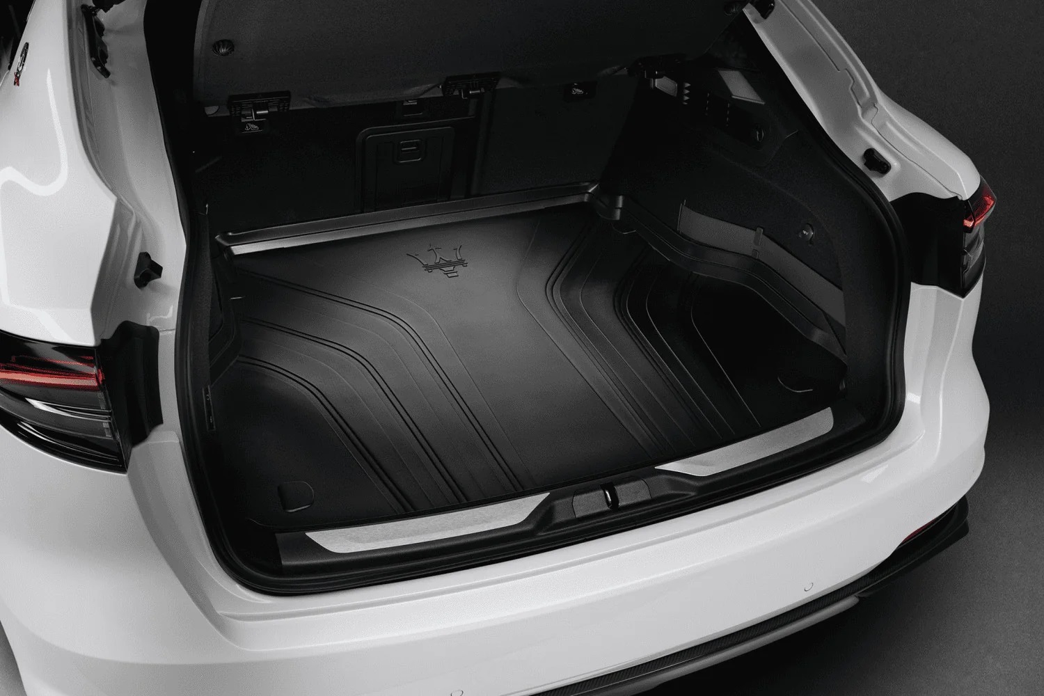 Picture of Cargo Liner Maserati Levante 