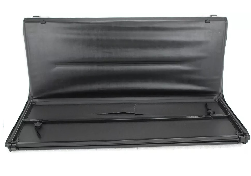 Picture of Hard Tri-Folding Tonneau Cover for Silverado 2014-18